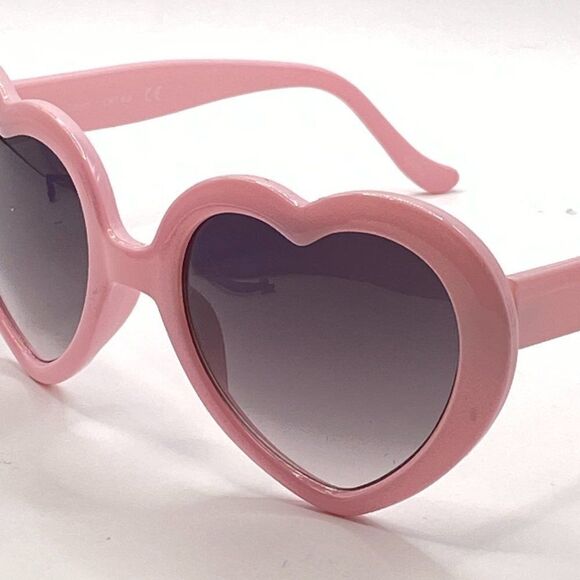 0953 Debbie Oversized Heart Shaped Sunglasses Pink Frames Grey Lenses UV… - Picture 8 of 9